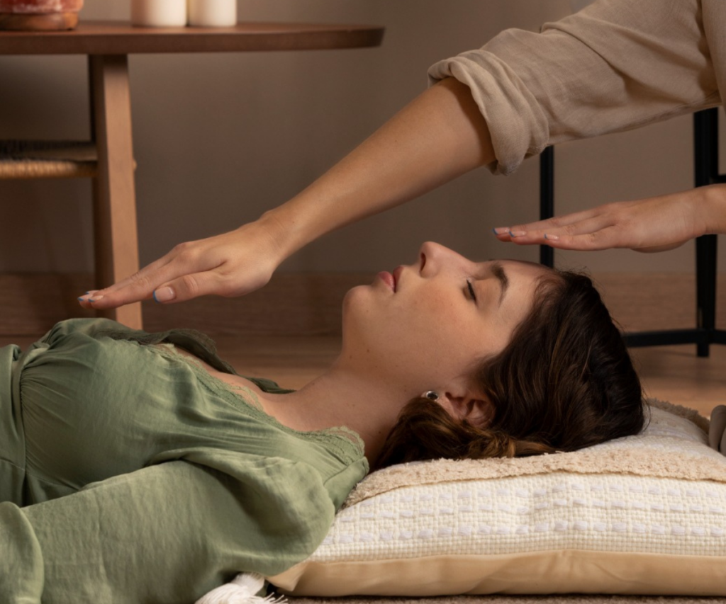 Treating Patients with Medical Qigong Therapy (2)