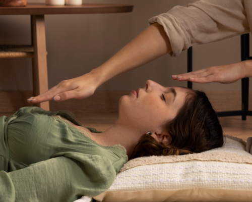 Treating Patients with Medical Qigong Therapy (2)